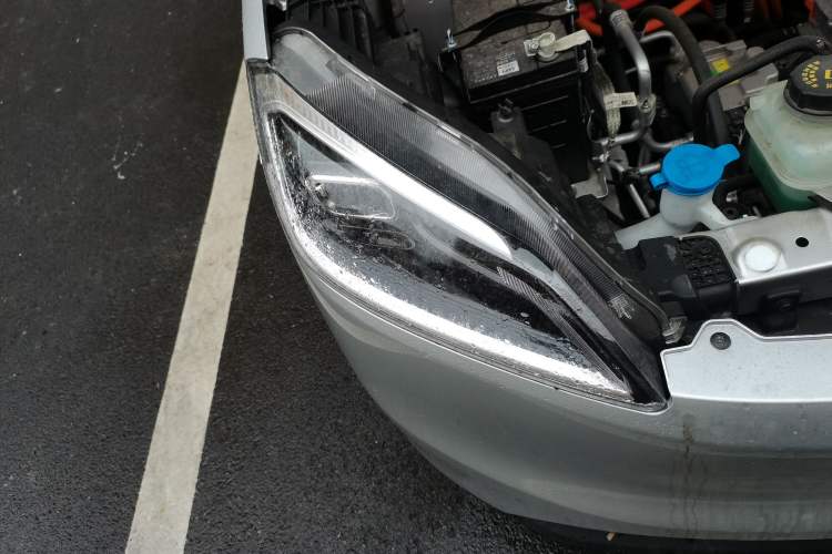 Used Wuling Hongguang New Energy 2024 All-Electric Model 300KM Practical Version Right Front Headlight