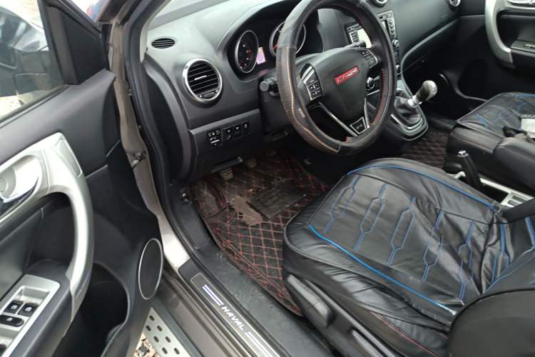Used Haval H6 2013 Upgraded Model 1.5T Manual Two-Wheel Drive Elite Version Driver Seat