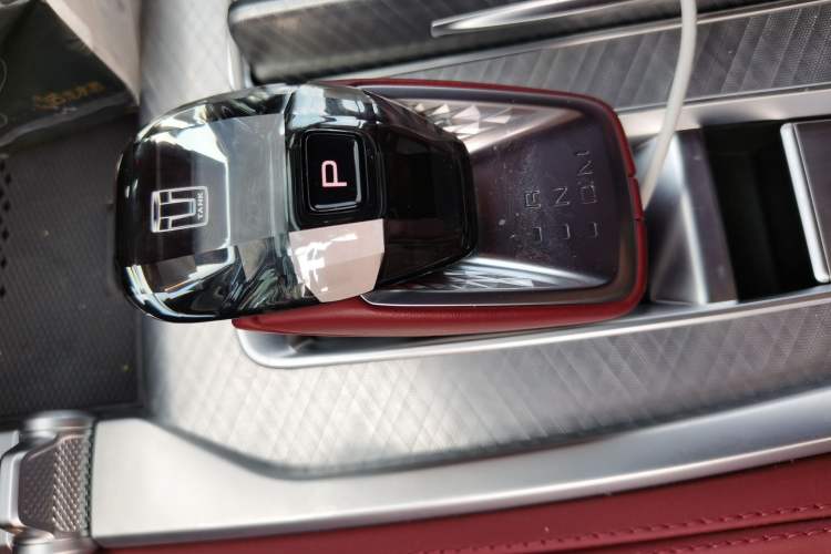 Used Tank 700 New Energy 2024 Hi4-T Extreme Edition Gear Lever