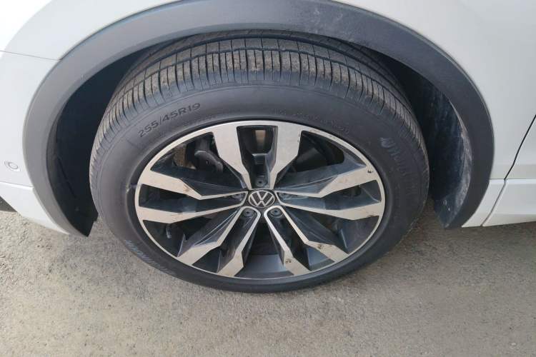 Used Volkswagen Tiguan L 2021 380TSI Automatic All-Wheel Drive R-Line Comfort Plus 7-Seater Left Front Wheel Hub