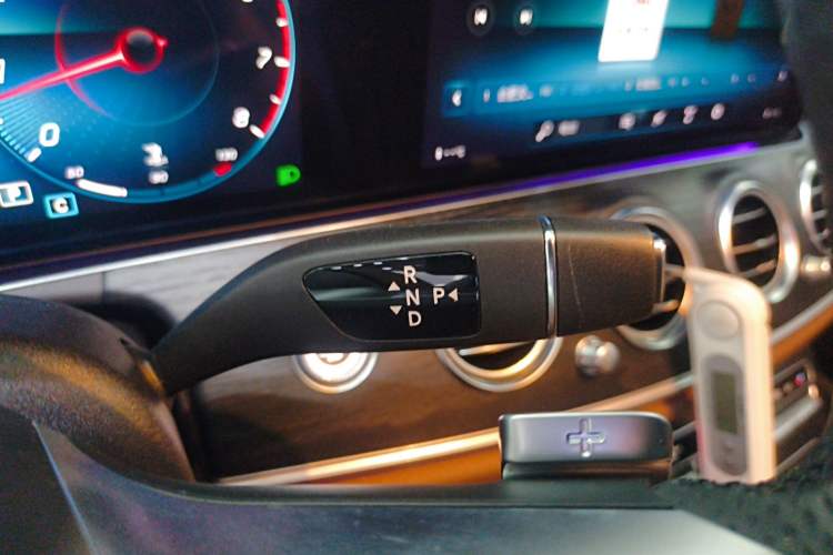 Used Mercedes-Benz E-Class 2023 Restyled E 300 L Sporty and Stylish Edition Gear Lever