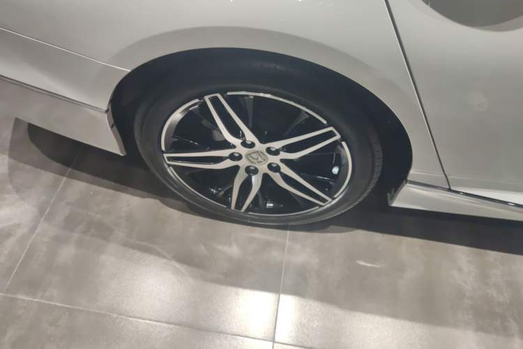 Used Honda Accord 2022 260TURBO Phantom Night · Prestige Edition Right Rear Wheel Hub