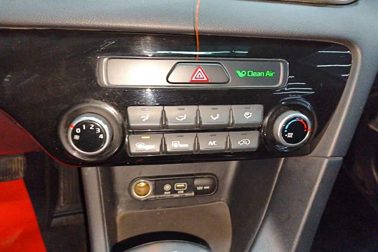 Used Kia KX5 2016 2.0L Automatic 2WD GLS Audio And AC Panel