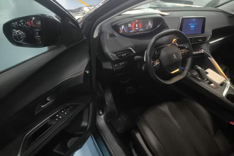 Used Peugeot 5008 2017 350THP 7-Seater Elite Edition Driver Seat