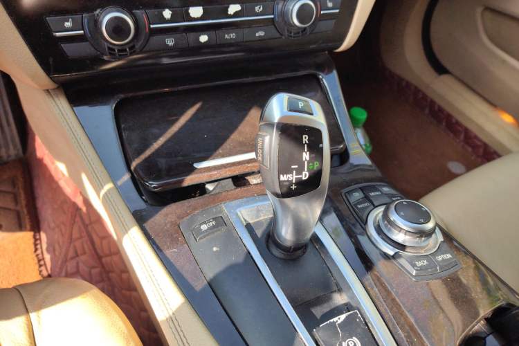 Used BMW 5 Series 2011 523Li Leading Model Gear Lever