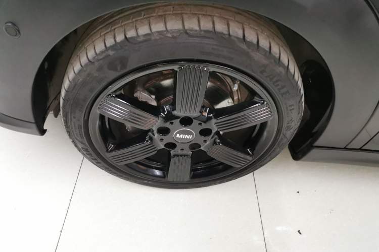 Used MINI MINI 2023 Updated 1.5T COOPER Artist Five-Door Edition
