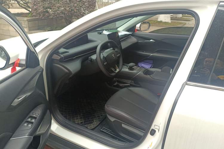 Used Changan Eado 2025 Blue Whale 1.5T 500Bar Prestige Model