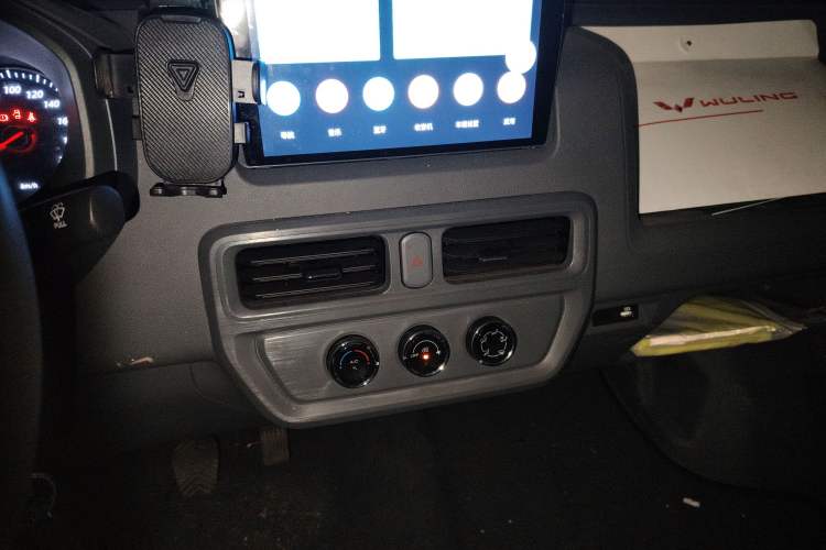 Used Wuling Yangguang 2025 Model 400km Bus Edition—Comfort Edition
