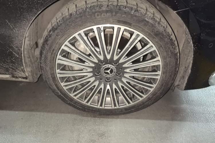 Used Mercedes-Benz E-Class 2018 Facelift E 200 L 4MATIC Right Front Wheel Hub