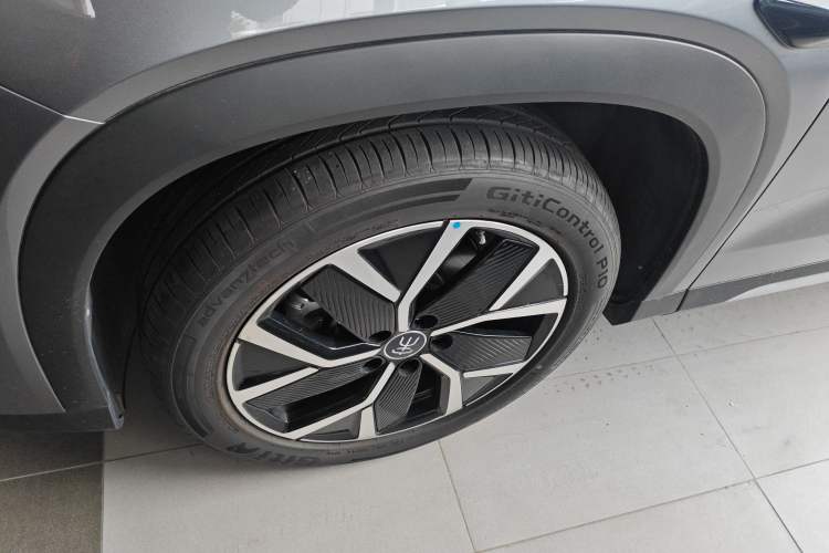 Used BYD Song L DM-i 2025 Intelligent Driving Version 160 km Beyond-Range Type Left Front Wheel Hub