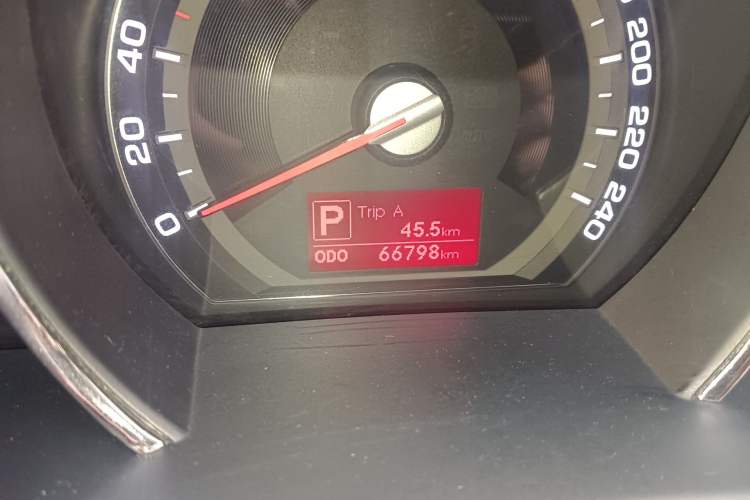 Used Kia Sportage R 2014 2.0L Automatic Two-Wheel Drive DLX Odometer Close Up