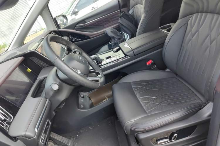 Used GAC Trumpchi M8 2024 Master Series 400T Prestige Edition Left Front Seat