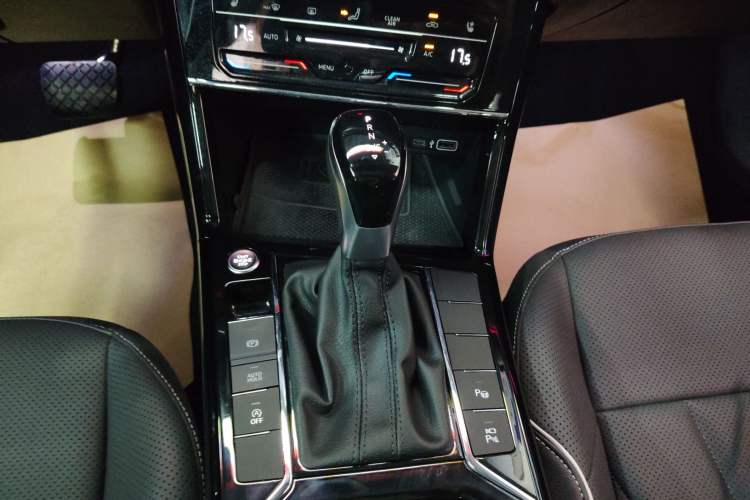 Used Volkswagen Passat 2024 380TSI Dragon Glory Edition Gear Lever