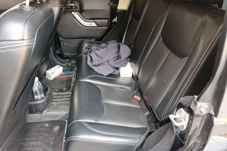 Used Jeep Wrangler 2015 3.0L Sahara Four-Door Comfort Edition Left Rear Seat