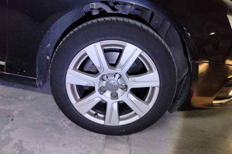 Used Audi A6L 2011 2.4L Luxury Edition Right Front Wheel Hub