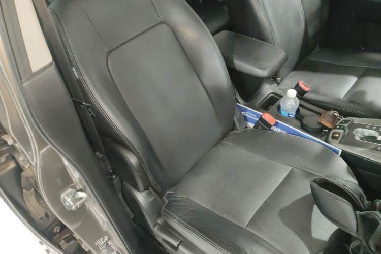 Used Chevrolet Captiva 2015 2.4L 4x4 Flagship Edition 7-Seater
