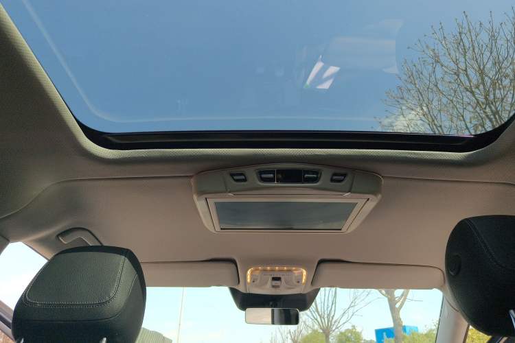 Used Mercedes-Benz V-Class 2024 V 300 Pilot Edition Headliner