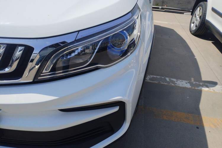 Used Geely Auto Vision X3 2019 Upgraded Model 1.5L CVT Prestige Version Left Front Headlight