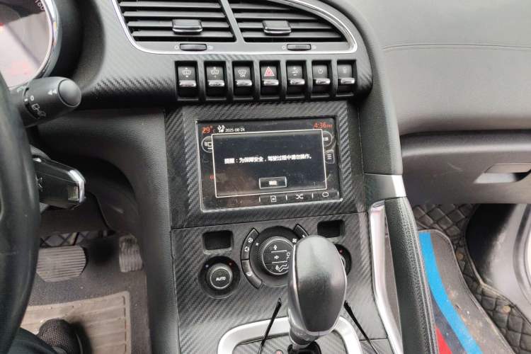 Used Peugeot 3008 2015 1.6THP Automatic Prestige Edition Audio And AC Panel