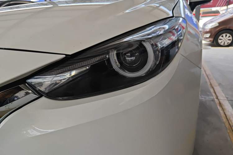 Used Mazda 3 Axela 2017 Sedan 1.5L Automatic Luxury Model Emission Standard China V Left Front Headlight