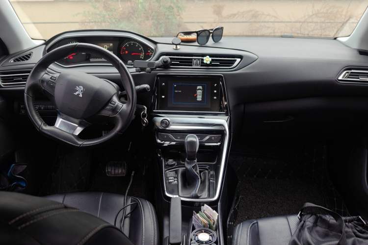 Used Peugeot 308 2016 230THP Automatic Luxury Edition Center Console