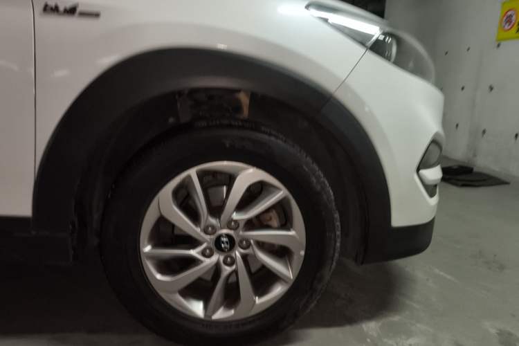 Used Hyundai Tucson 2018 1.6T Dual-Clutch Two-Wheel Drive 15th Anniversary Special Edition Right Front Wheel Hub