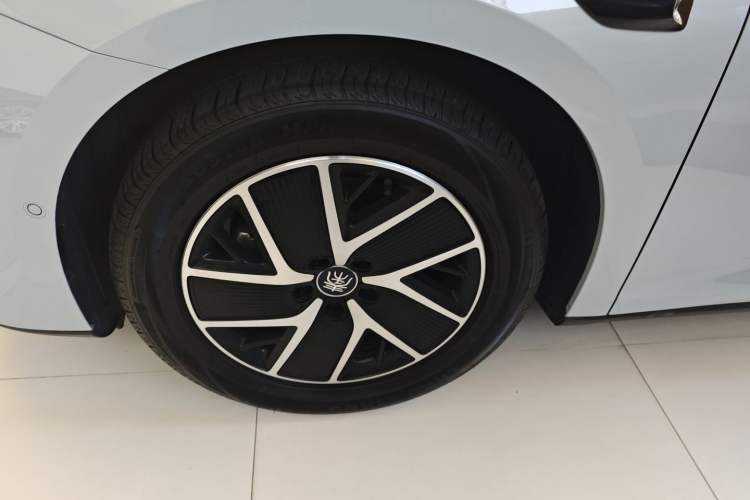 Used BYD Qin PLUS 2025 DM-i Smart Drive 120KM Superior Model