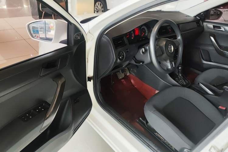 Used Volkswagen Santana 2015 1.6L Automatic Fashion Edition Driver Seat