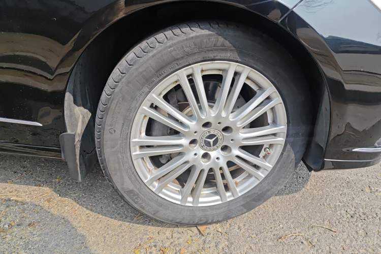 Used Mercedes-Benz E-Class 2013 E 260 L CGI Elegant Model