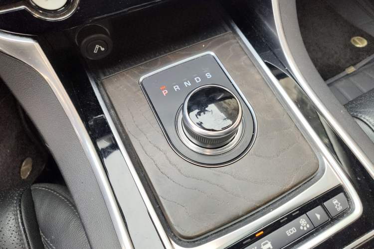 Used Jaguar XFL 2019 XFL 2.0T 250 PS Two-Wheel-Drive Luxury Edition