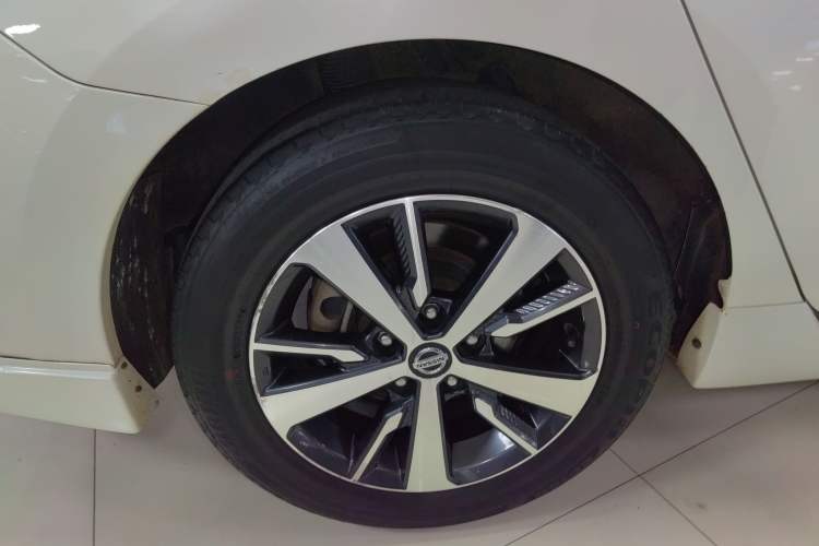 Used Nissan Lannia 2020 1.6L CVT Cool Edition Exterior 5