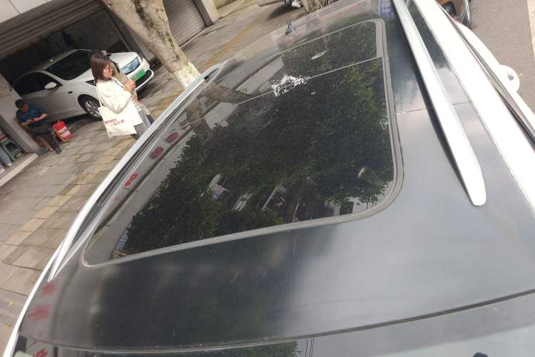 Used Volkswagen T-ROC 2019 230TSI DSG Two-Wheel-Drive Advanced Version China VI Standard Roof