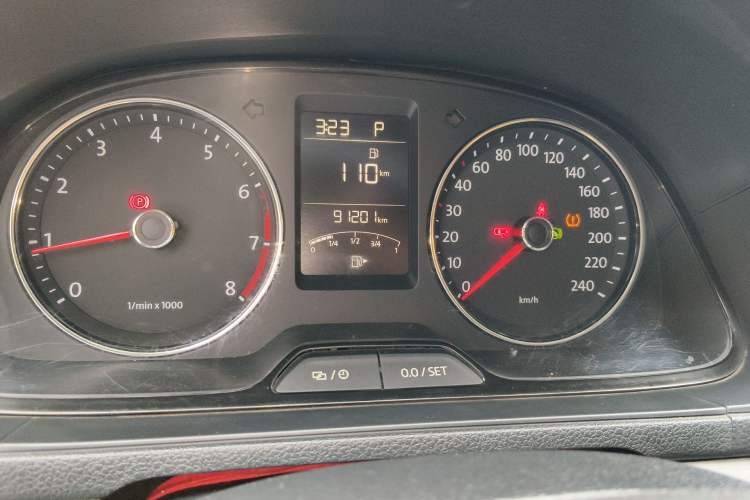 Used Volkswagen Gran Lavida 2013 1.6L Automatic Luxury Model Odometer Close Up