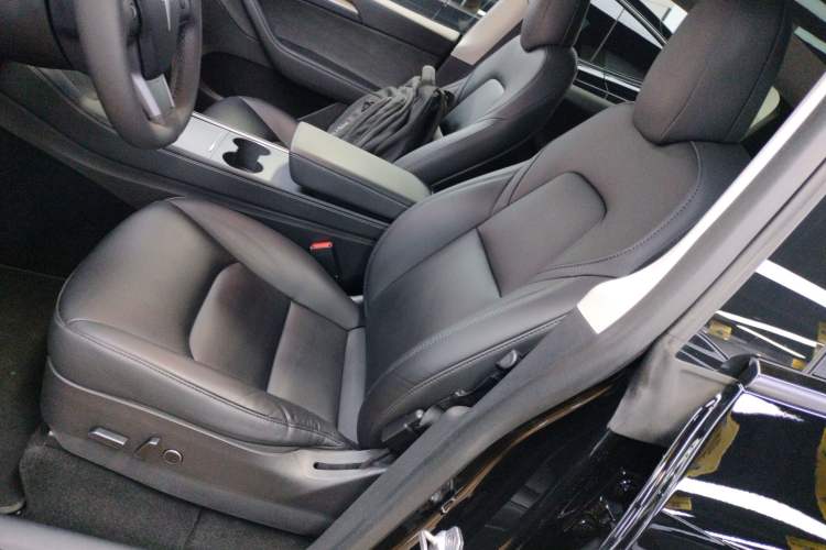 Used Tesla Model Y 2022 Long-Range All-Wheel-Drive Version Left Front Seat