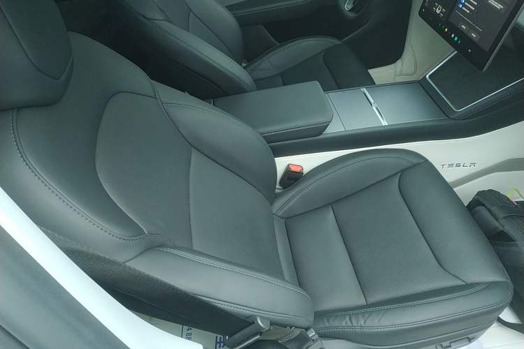 Used Tesla Model Y 2025 Rear-Wheel Drive First Edition