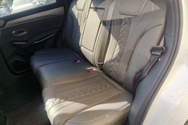 Used BYD Song L DM-i 2025 Intelligent Driving Version 160 km Beyond-Range Type
