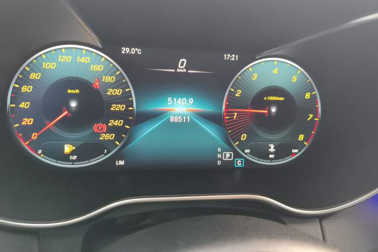 Used Mercedes-Benz C-Class 2021 C 200 L Fashion Edition Sport Version Odometer Close Up