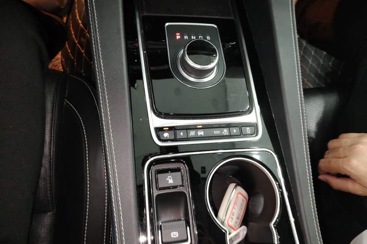 Used Jaguar F-PACE 2016 2.0T Two-Wheel-Drive R-Sport Sport Edition