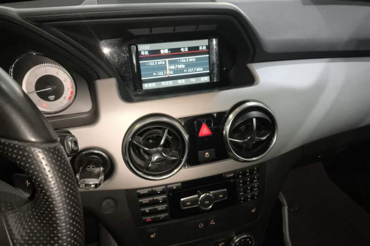 Used Mercedes-Benz GLK-Class 2013 GLK 300 4MATIC Dynamic Sunroof Model