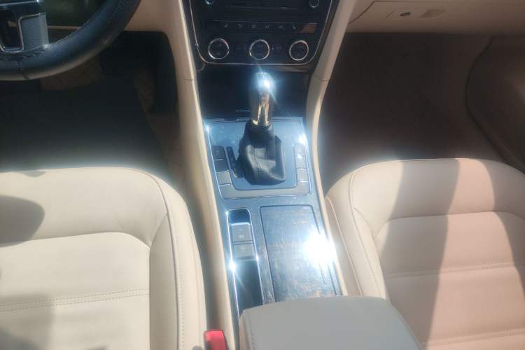 Used Volkswagen Passat 2015 1.8TSI DSG Prestige Edition Gear Lever