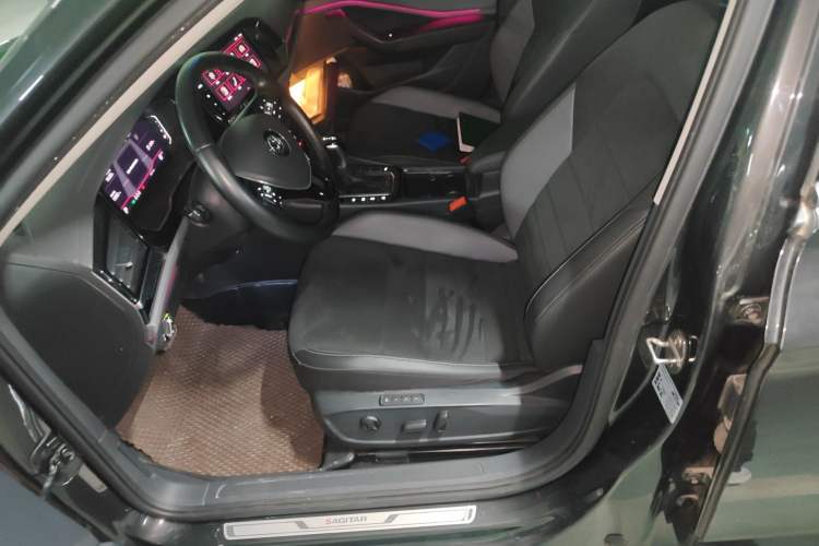 Used Volkswagen Sagitar 2021 280TSI DSG Luxury Smart Connectivity Edition Left Front Seat