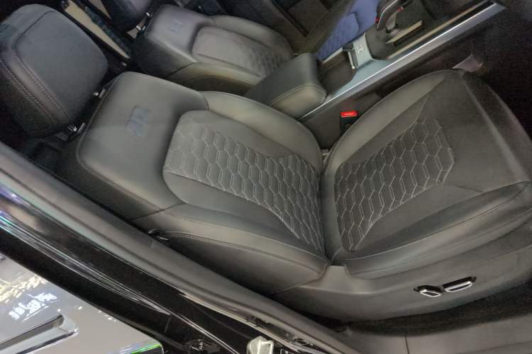 Used 212 T01 2024 2.0T Explorer
