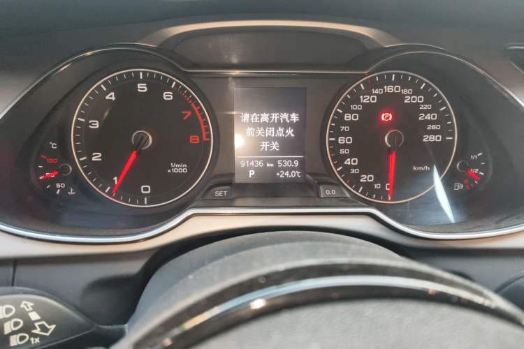 Used Audi A4L 2015 35 TFSI Automatic Comfort Model Odometer Close Up