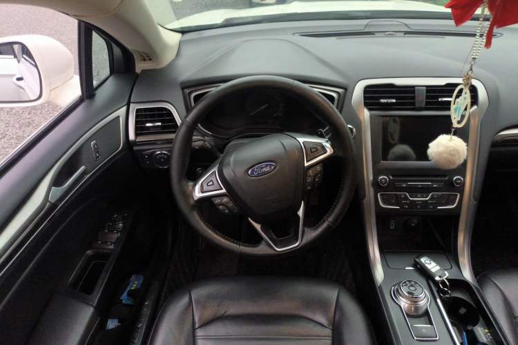 Used Ford Mondeo 2017 EcoBoost 200 Luxury Model Steering Wheel