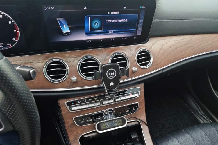 Used Mercedes-Benz E-Class 2018 Facelift E 300 L Luxury Edition Audio And AC Panel