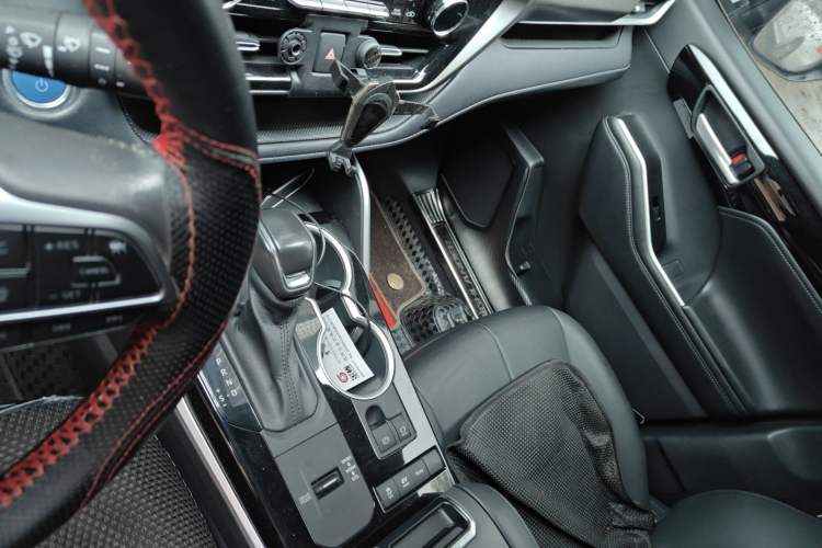 Used Toyota Highlander 2022 Dual-Engine 2.5L Four-Wheel Drive Prestige Version 7 Seats Gear Lever