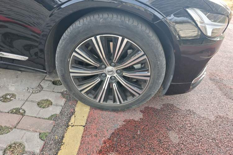 Used Volvo S90 New Energy 2022 T8 eDrive Hybrid Luxury Edition Right Front Wheel Hub