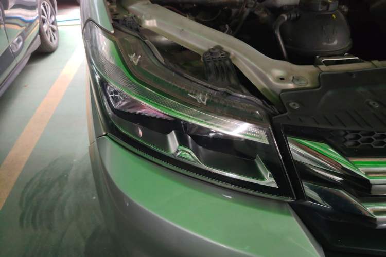 Used Huasong 7 2017 2.0T Automatic Elite Edition Right Front Headlight