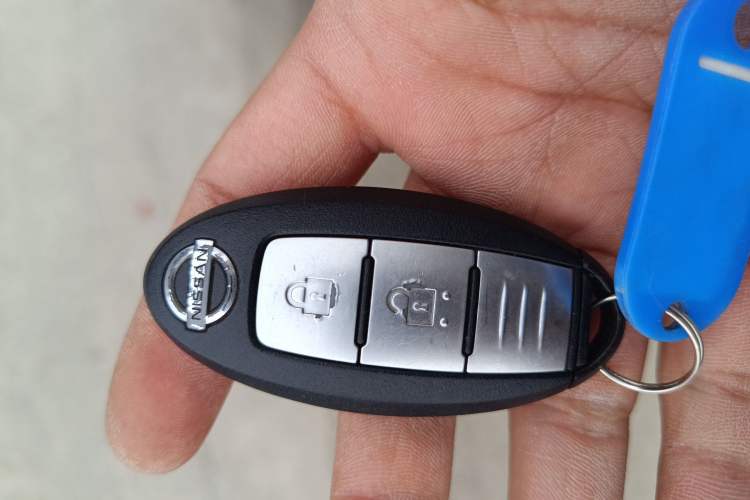 Used Nissan X-Trail 2015 2.0L CVT Comfort MAX Edition 2WD Vehicle Key