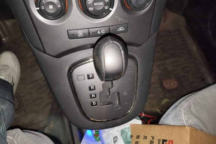 Used Kia Carens 2011 2.0L 7-Seater Automatic Standard Edition
